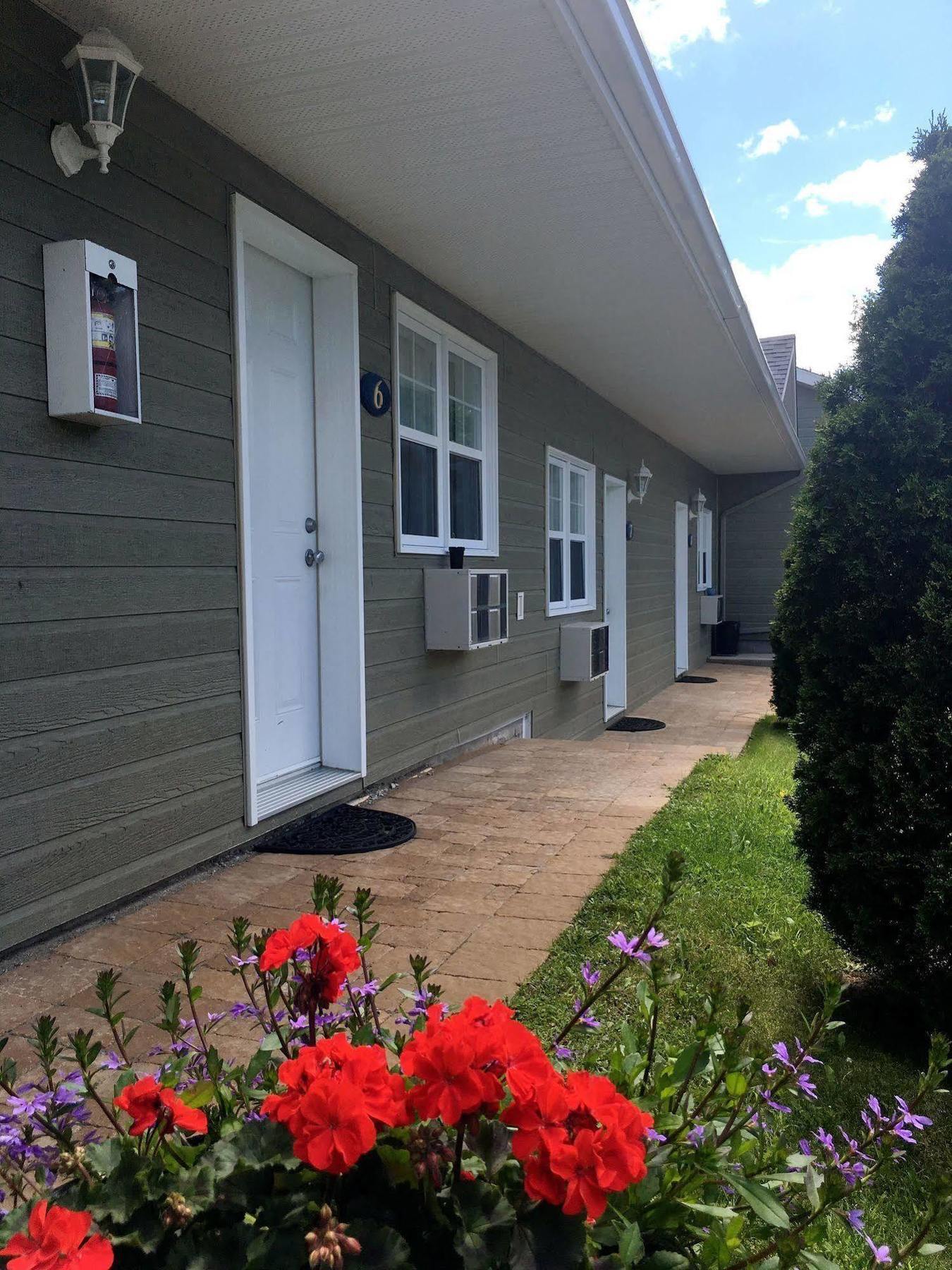 Motel Des Cedres Sherbrooke Exterior photo
