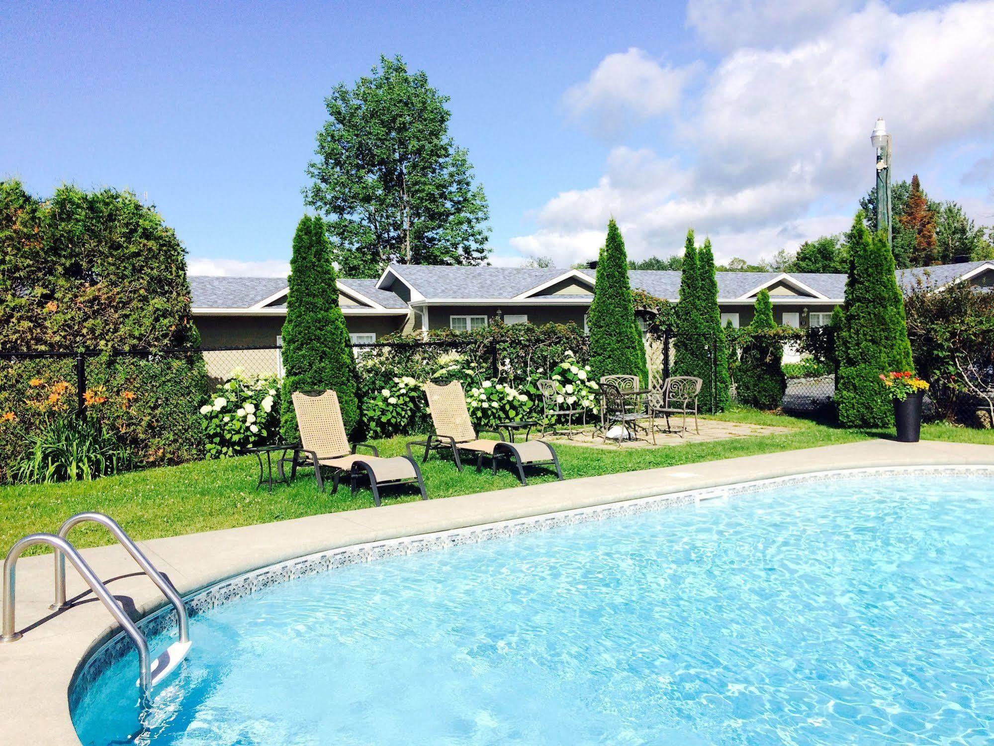 Motel Des Cedres Sherbrooke Exterior photo